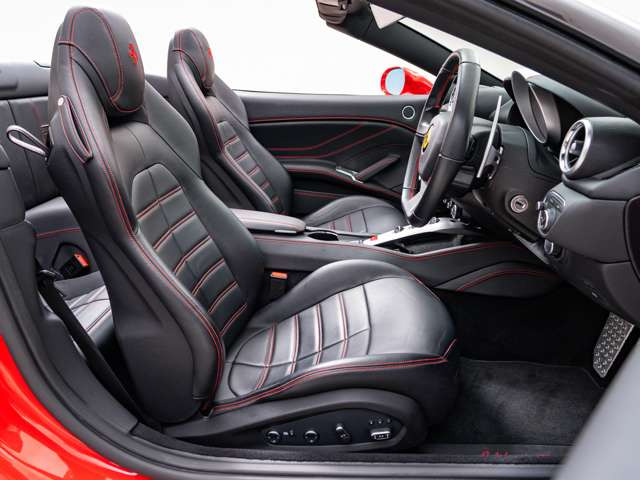 �y �A�y���^�F�蒆�Î� �z���Ђł̎ԗ��m�F�ɉ����A��O�ҋ@��2�Ђ֊Ӓ���˗����A�ԗ���Ԃ��`�F�b�N�B���i���̎��_�Ŗ�����s��������ΑΉ��A���S���Ă��͂��o���邨�Ԃ̏�ԂɎd�グ�܂��B