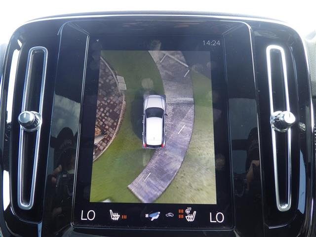 XC40B4 AWD Rデザイン 4WD