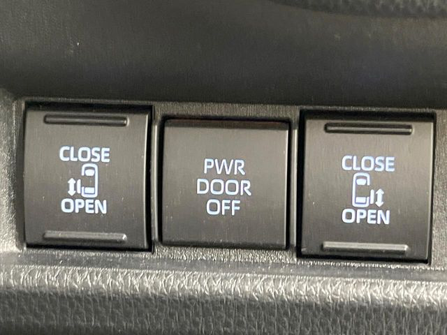 【両側パワースライドドア】スマートキーや運転席のスイッチで後席両側スライドドアの開閉が可能♪電動だから力を入れてドアを開ける必要が無く、小さなお子様でも簡単に開け閉めでき快適です♪