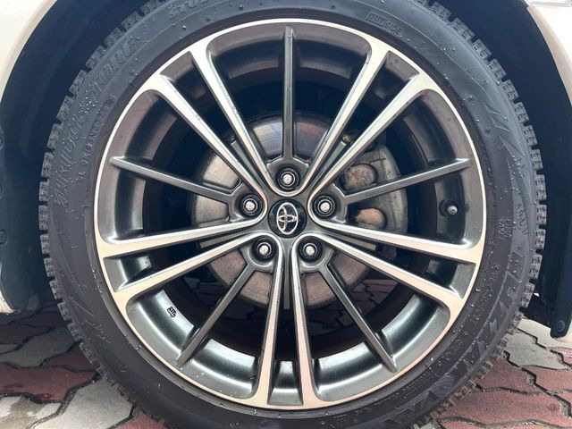 �yGT�O���[�h��p17�C���`�A���~�z�C�[���z�O�ςɃ}�b�`�����A���~�z�C�[���𑕒����Ă���܂��B�e��A���~�z�C�[����A�X�^�b�h���X�^�C�����戵�����Ă���܂��B���񂲑��k����������