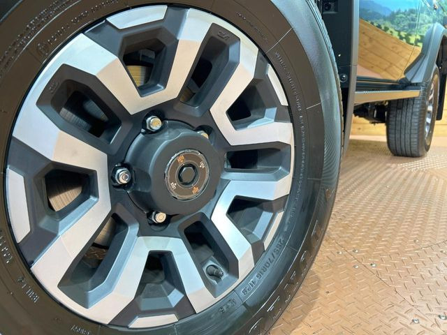 �y����16�C���`�A���~�z�C�[���z�O�ςɃ}�b�`���������A���~�z�C�[���𑕒����Ă���܂��B�e��ЊO�A���~�z�C�[����A�X�^�b�h���X�^�C�����戵�����Ă���܂��B���񂲑��k����������