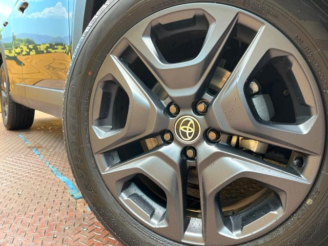 �y����19�C���`�A���~�z�C�[���z�O�ςɃ}�b�`���������A���~�z�C�[���𑕒����Ă���܂��B�e��ЊO�A���~�z�C�[����A�X�^�b�h���X�^�C�����戵�����Ă���܂��B���񂲑��k����������