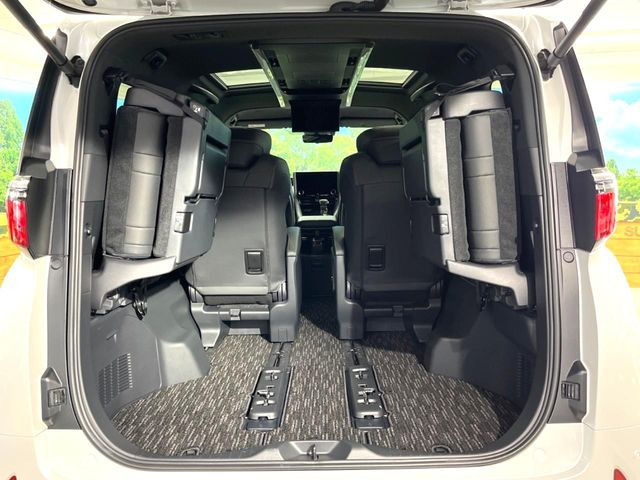 ���i�̂���������ʋ΁A���}���ɏ\���ȉ׎��X�y�[�X���m�ۂ��Ă���܂��B�Z�J���h�V�[�g��|���ƁA�傫�ȉו��̐ύڂ��\�ł���