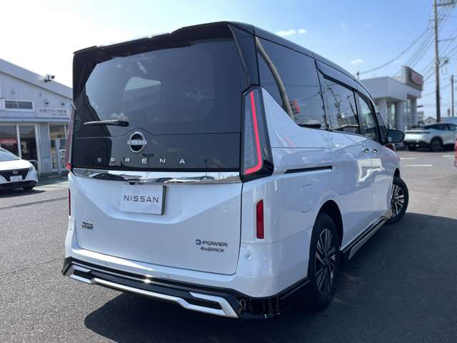 セレナ1.4 e-4ORCE ハイウェイスターV 4WD