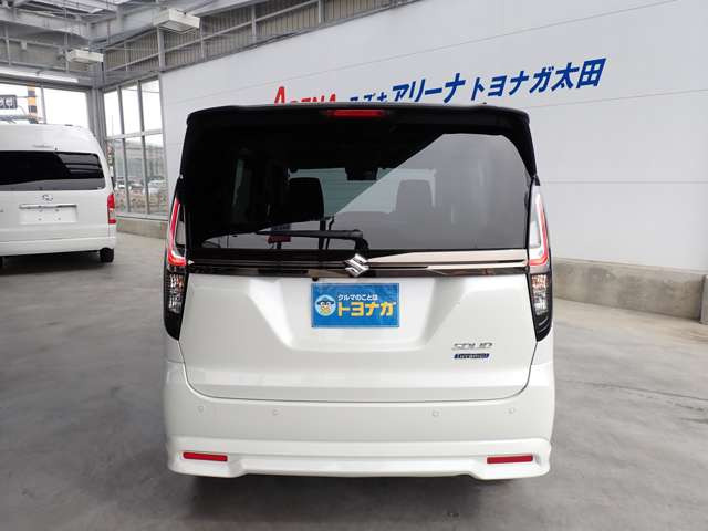 ☆ハイブリッド専用エクステリア!ブラック基調のメッキフロントグリル・フォグランプガーニッシュ・バックドアガーニッシュ・バックドアサイドスポイラー・ハイブリッドエンブレム☆