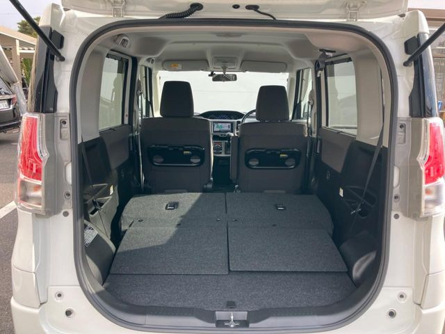 ���i�̂���������ʋ΁A���}���ɏ\���ȉ׎��X�y�[�X���m�ۂ��Ă���܂��B�Z�J���h�V�[�g��|���ƁA�傫�ȉו��̐ύڂ��\�ł���