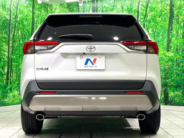 安心の最長10年・走行無制限保証(有償)をご用意。保証内容も充実はもちろん、無料点検&オイル交換や、年中無休の全国・24時間ロードサービスも付帯されておりますのでご安心下さい。