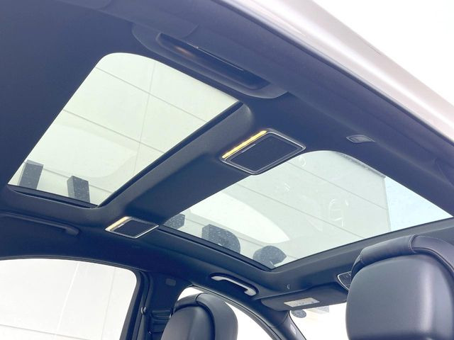 ���p�m���~�b�N�X���C�f�B���O���[�t::�唗�͂̃p�m���}���[�t�́A�㕔���Ȃɂ܂ő����Ă���A�J���I�ȋ�Ԃ����y���݂��������܂��B