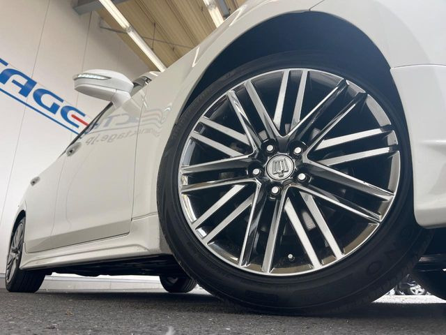 �y����18�C���`�A���~�z�C�[���z�O�ςɃ}�b�`���������A���~�z�C�[���𑕒����Ă���܂��B�e��ЊO�A���~�z�C�[����A�X�^�b�h���X�^�C�����戵�����Ă���܂��B���񂲑��k����������