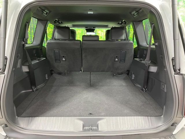 ���i�̂���������ʋ΁A���}���ɏ\���ȉ׎��X�y�[�X���m�ۂ��Ă���܂��B�Z�J���h�V�[�g��|���ƁA�傫�ȉו��̐ύڂ��\�ł���