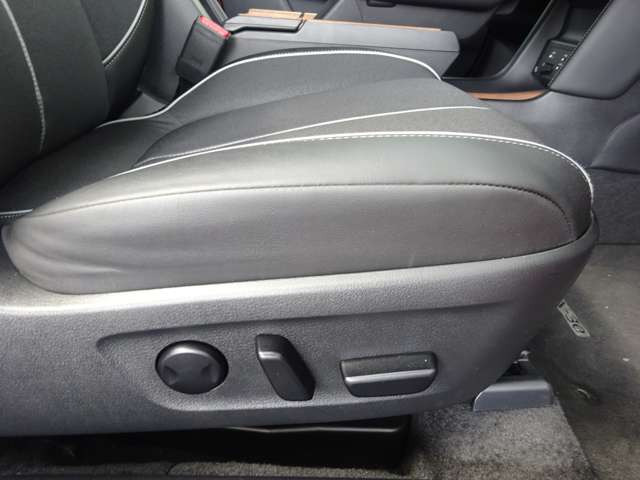 �^�]�Ȃɂ̓p���[�V�[�g���t���Ă��܂��̂ō����ɂ��킹�ăh���C�r���O�|�W�V���������߂��܂��B