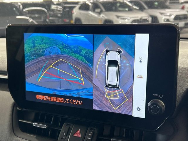 【パノラミックビューモニター】専用のカメラにより、上から見下ろしたような視点で360度クルマの周囲を確認することができます☆死角部分も確認しやすく、狭い場所での切り返しや駐車もスムーズに行えます。