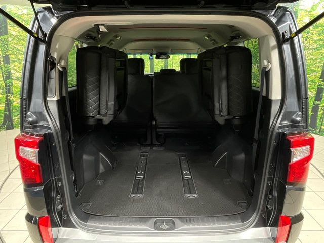 ���i�̂���������ʋ΁A���}���ɏ\���ȉ׎��X�y�[�X���m�ۂ��Ă���܂��B�Z�J���h�V�[�g��|���ƁA�傫�ȉו��̐ύڂ��\�ł���