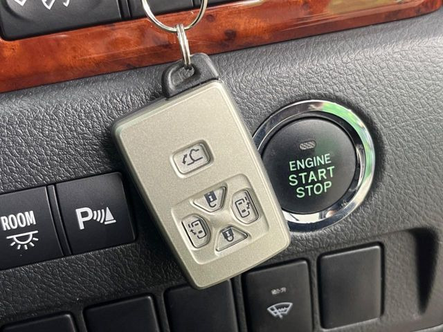 �y�X�}�[�g�L�[�z�J�o����|�P�b�g�ɓ��ꂽ�܂܂ł��h�A�̎{���E�������\�ȃX�}�[�g�L�[�𑕔��B�G���W���̃I���E�I�t�����J�M�����o���K�v����������Ƃ��Ă��֗��ł���