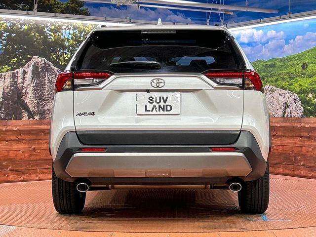 安心の最長10年・走行無制限保証(有償)をご用意。保証内容も充実はもちろん、無料点検&オイル交換や、年中無休の全国・24時間ロードサービスも付帯されておりますのでご安心下さい。