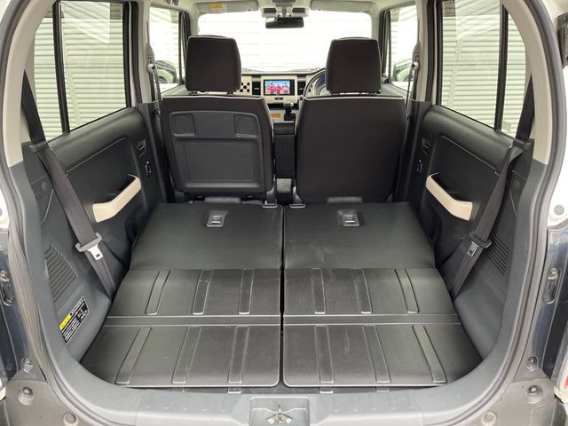 ���i�̂���������ʋ΁A���}���ɏ\���ȉ׎��X�y�[�X���m�ۂ��Ă���܂��B�Z�J���h�V�[�g��|���ƁA�傫�ȉו��̐ύڂ��\�ł���