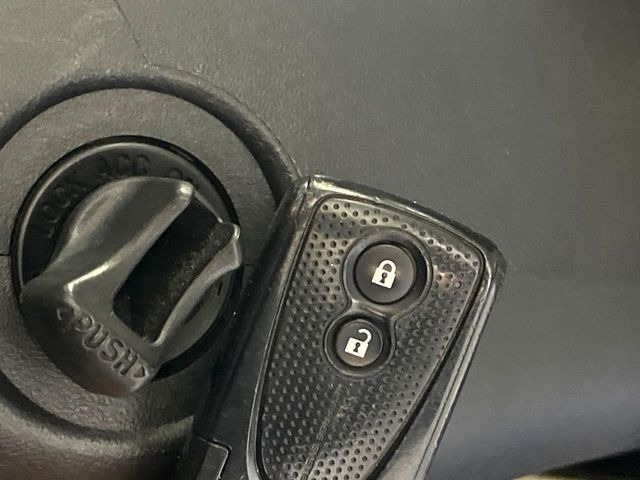 �y�L�[�t���[�V�X�e���z�J�o����|�P�b�g�ɓ��ꂽ�܂܂ł��h�A�̎{���E�������\�ȃX�}�[�g�L�[�𑕔��B�G���W���̃I���E�I�t�����J�M�����o���K�v����������Ƃ��Ă��֗��ł���