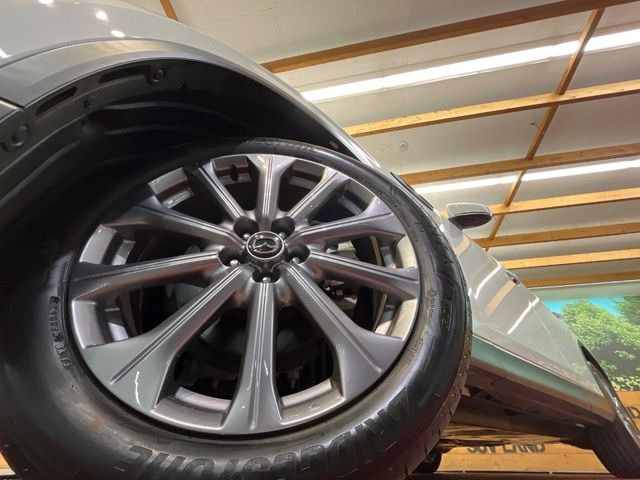 �y����20�C���`�A���~�z�C�[���z�O�ςɃ}�b�`���������A���~�z�C�[���𑕒����Ă���܂��B�e��ЊO�A���~�z�C�[����A�X�^�b�h���X�^�C�����戵�����Ă���܂��B���񂲑��k����������