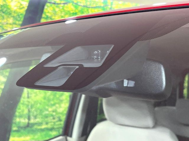 �y�G�}�[�W�F���V�[�u���[�L�z���s���ɑO���̎ԗ�����F�����A�Փ˂������Ȏ��͌x��ƃu���[�L�ŏՓˉ���Ɣ�Q�y�����A�V�X�g�B�����S�Ƀh���C�u�����y���݂��������܂��B