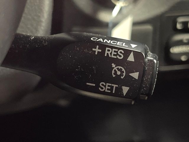 �y�N���[�Y�R���g���[���z�������H�����N���N���s�B�A�N�Z���𗣂��Ă���葬�x�ő��s���ł��A�������^�]���̕��S���y��!�����E�������ȒP�ȃX�C�b�`����Œ����ł��܂��B