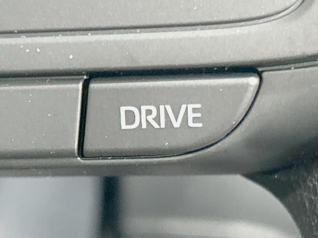 �y�h���C�u���[�h�X�C�b�`�z�R���t�H�[�g�ȏ�薡����X�|�[�e�B�ȏ�薡�܂ŃX�C�b�`��Ő؂�ւ��\�B�V�[����C���ɍ��킹�����[�h��I�ׂ΁A�����̃h���C�u������w�y�����Ȃ�܂���