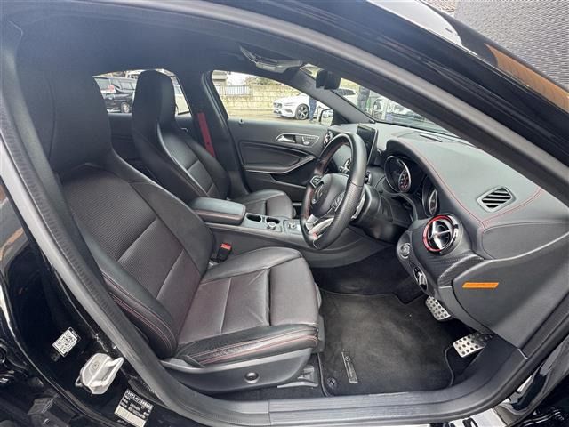 AクラスAMG A45 4マチック 4WD