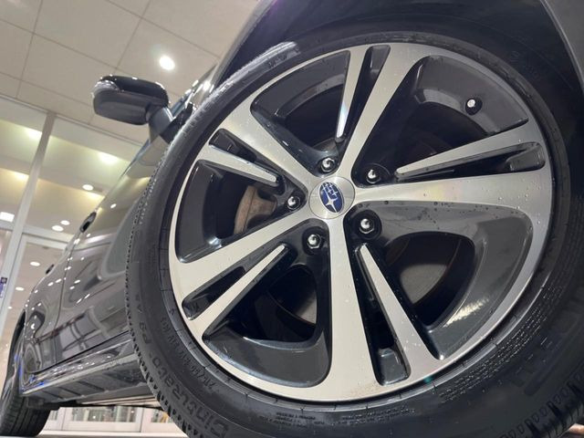 �y����17�C���`�A���~�z�C�[���z�O�ςɃ}�b�`���������A���~�z�C�[���𑕒����Ă���܂��B�e��ЊO�A���~�z�C�[����A�X�^�b�h���X�^�C�����戵�����Ă���܂��B���񂲑��k����������