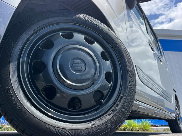 �y�����A���~�z�C�[���z�O�ςɃ}�b�`���������A���~�z�C�[���𑕒����Ă���܂��B�e��ЊO�A���~�z�C�[����A�X�^�b�h���X�^�C�����戵�����Ă���܂��B���񂲑��k����������