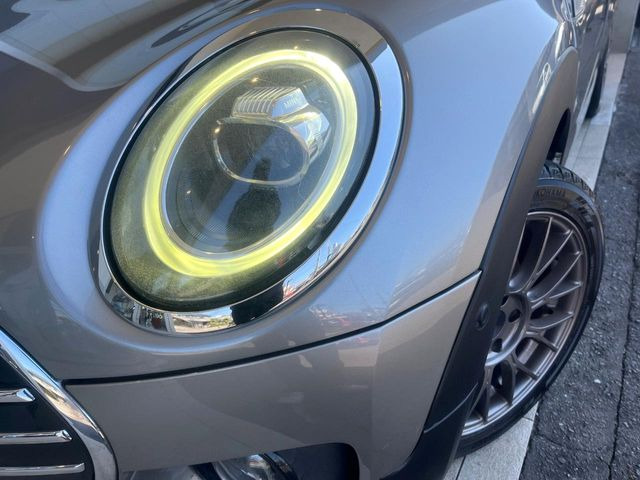 ��LED�w�b�h���C�g:��ԑ��s�����ǍD�Ȏ��E���m�ۂ����S���ĉ^�]�ł��鍂�P�xLED�w�b�h���C�g�𑕔�!�_�����x�������A����d�͂��}�����Ă��܂��B