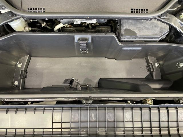 ���i�̂���������ʋ΁A���}���ɏ\���ȉ׎��X�y�[�X���m�ۂ��Ă���܂��B�Z�J���h�V�[�g��|���ƁA�傫�ȉו��̐ύڂ��\�ł���