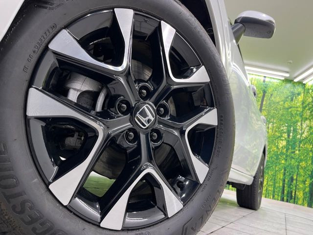 �y����18�C���`�A���~�z�C�[���z�O�ςɃ}�b�`���������A���~�z�C�[���𑕒����Ă���܂��B�e��ЊO�A���~�z�C�[����A�X�^�b�h���X�^�C�����戵�����Ă���܂��B���񂲑��k����������