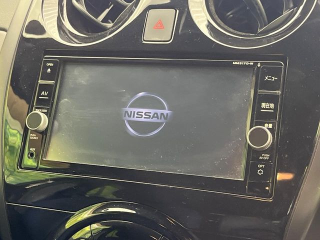 【純正ナビ】人気の純正ナビを装備しております。ナビの使いやすさはもちろん、オーディオ機能も充実!キャンプや旅行はもちろん、通勤や買い物など普段のドライブも楽しくなるはず♪