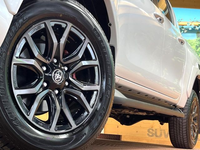 �y����18�C���`�A���~�z�C�[���z�O�ςɃ}�b�`���������A���~�z�C�[���𑕒����Ă���܂��B�e��ЊO�A���~�z�C�[����A�X�^�b�h���X�^�C�����戵�����Ă���܂��B���񂲑��k����������