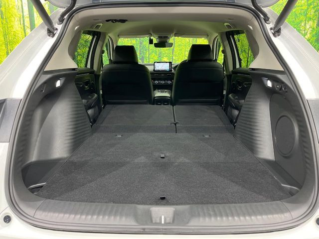 ���i�̂���������ʋ΁A���}���ɏ\���ȉ׎��X�y�[�X���m�ۂ��Ă���܂��B�Z�J���h�V�[�g��|���ƁA�傫�ȉו��̐ύڂ��\�ł���