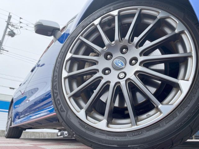 �y�O���[�h��p����18�C���`�A���~�z�C�[���z�f�U�C�����̍��������A���~�z�C�[���𑕒����Ă���܂��B�e��ЊO�A���~�z�C�[����A�X�^�b�h���X�^�C�����戵�����Ă���܂��B���񂲑��k����������