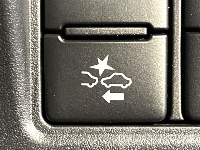 �y�g���^�Z�[�t�e�B�Z���X�z���s���ɑO���̎ԗ�����F�����A�Փ˂������Ȏ��͌x��ƃu���[�L�ŏՓˉ���Ɣ�Q�y�����A�V�X�g�B�����S�Ƀh���C�u�����y���݂��������܂��B