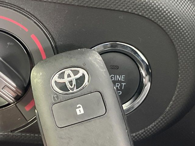 �y�X�}�[�g�L�[�z�J�o����|�P�b�g�ɓ��ꂽ�܂܂ł��h�A�̎{���E�������\�ȃX�}�[�g�L�[�𑕔��B�G���W���̃I���E�I�t�����J�M�����o���K�v����������Ƃ��Ă��֗��ł���