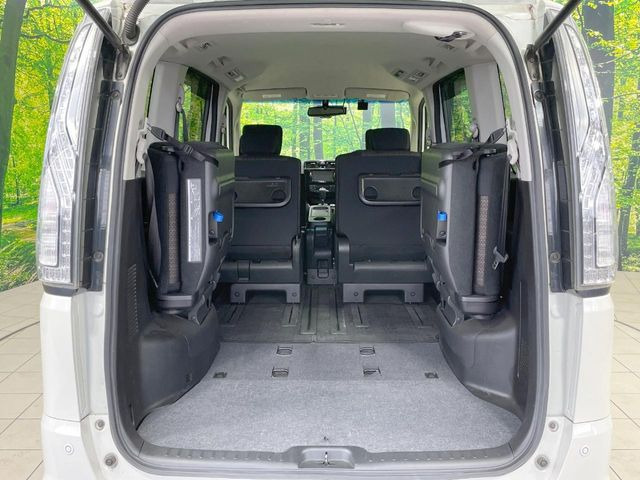 ���i�̂���������ʋ΁A���}���ɏ\���ȉ׎��X�y�[�X���m�ۂ��Ă���܂��B�Z�J���h�V�[�g��|���ƁA�傫�ȉו��̐ύڂ��\�ł���