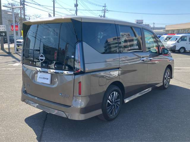 セレナ1.4 e-4ORCE ハイウェイスターV 4WD