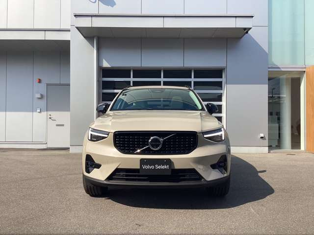 XC40ウルトラ B4 AWD ダークエディション 4WD