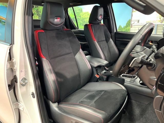 �y�n�[�t���U�[�V�[�g�z�������ƍ���S�n�𗼗������l�C�̃V�[�g���w�ʁE���ʂ̃t�@�u���b�N�f�ނ́A�ʋC���̗ǂ��⊊��ɂ����ɗD��Ă��܂��B�C���╞���ɍ��E���ꂸ���K�ɂ���肢�������܂��B