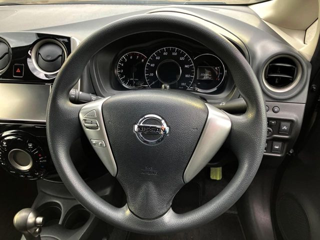 �������E���^���n���h���ł�!���񂵂̌����₷���X�e�A�����O�͑��삵�₷���݌v�ł��B