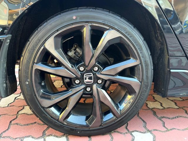 �y����18�C���`�A���~�z�C�[���z�O�ςɃ}�b�`���������A���~�z�C�[���𑕒����Ă���܂��B�e��ЊO�A���~�z�C�[����A�X�^�b�h���X�^�C�����戵�����Ă���܂��B���񂲑��k����������