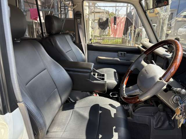 気になるお車がありましたら右の電話番号から直接お店にお問い合わせください。支払方法から車両情報、状態までなんでもご説明させて頂きます。スタッフ一同ご連絡お待ちしております。