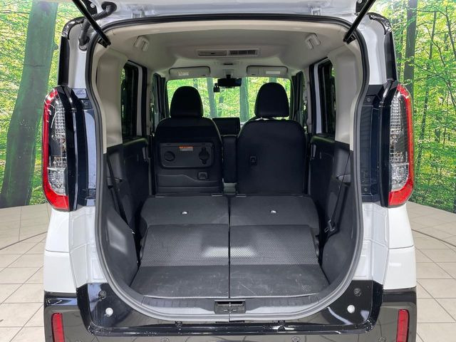 ���i�̂���������ʋ΁A���}���ɏ\���ȉ׎��X�y�[�X���m�ۂ��Ă���܂��B�Z�J���h�V�[�g��|���ƁA�傫�ȉו��̐ύڂ��\�ł���