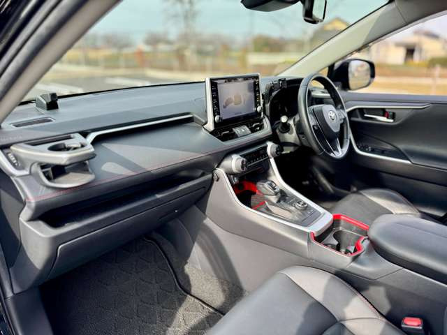 ご覧いただき誠に有難うございます。【GLOBAL CREST幸手店】 埼玉県幸手市の1000坪ほどの広大な敷地に常時150台以上展示しております。屋内でご覧いただくことも可能です。