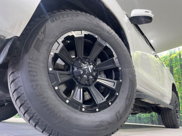 �y17�C���`�A���~�z�C�[���z�O�ςɃ}�b�`�����A���~�z�C�[���𑕒����Ă���܂��B�e��A���~�z�C�[����A�X�^�b�h���X�^�C�����戵�����Ă���܂��B���񂲑��k����������