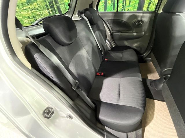 後部座席も気になるようなキズ・汚れやへたり等、大きなダメージはなく、良好な状態です。