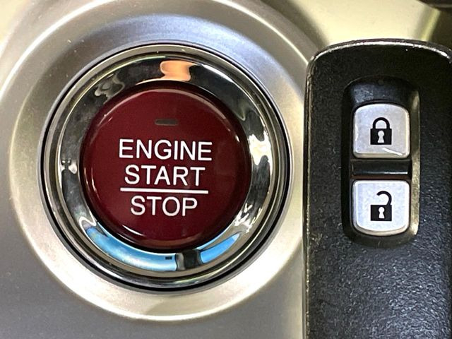 �yHonda�X�}�[�g�L�[�z�J�o����|�P�b�g�ɓ��ꂽ�܂܂ł��h�A�̎{���E�������\�ȃX�}�[�g�L�[�𑕔��B�G���W���̃I���E�I�t�����J�M�����o���K�v����������Ƃ��Ă��֗��ł���