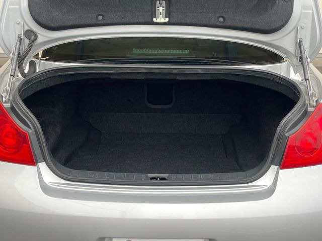 ���i�̂���������ʋ΁A���}���ɏ\���ȉ׎��X�y�[�X���m�ۂ��Ă���܂��B